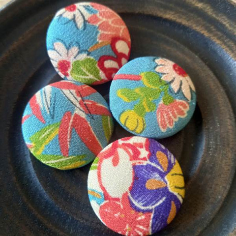 Kimono Buttons (M)